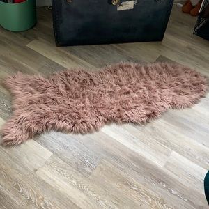 Rose pink  faux fur accent rug
